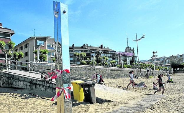 Las playas vizcaínas se equipan para la nueva temporada