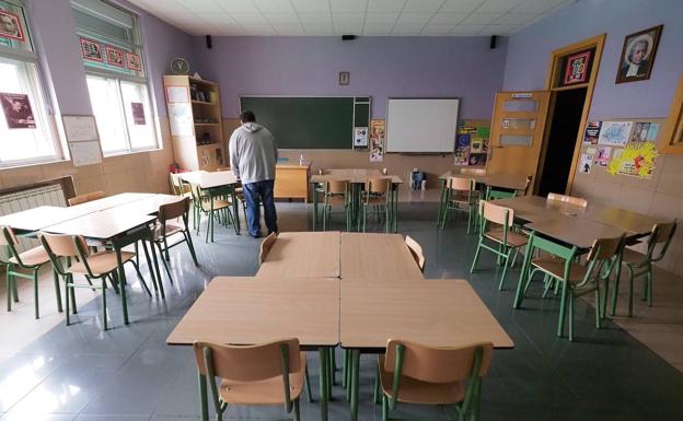 Los sindicatos advierten que los docentes no volverán a las aulas con el plan que ha anunciado Educación porque «no garantiza su salud»