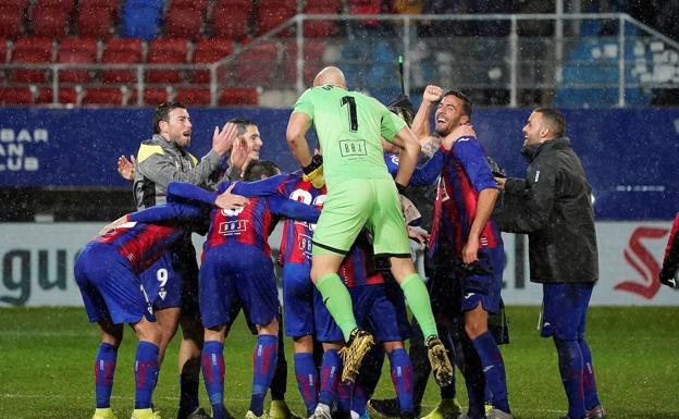 El Eibar llama a sus exjugadores para conocer su estado durante la pandemia