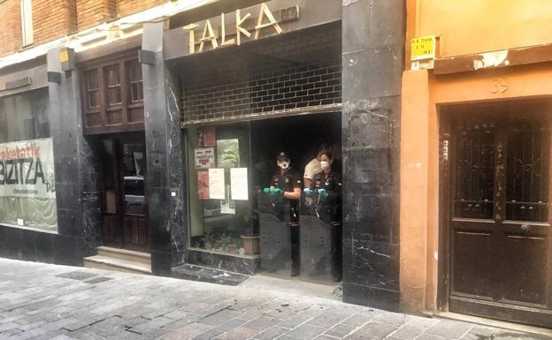 Candan la lonja okupada por el colectivo Talka para evitar su uso