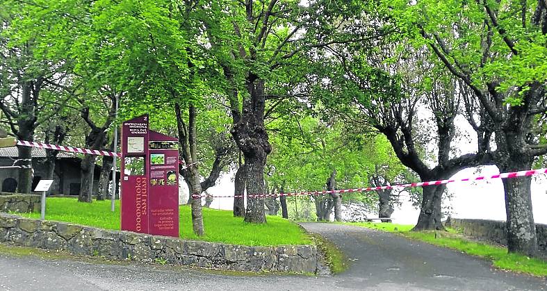 Garai precinta la zona de Momoitio por la avalancha de excursionistas