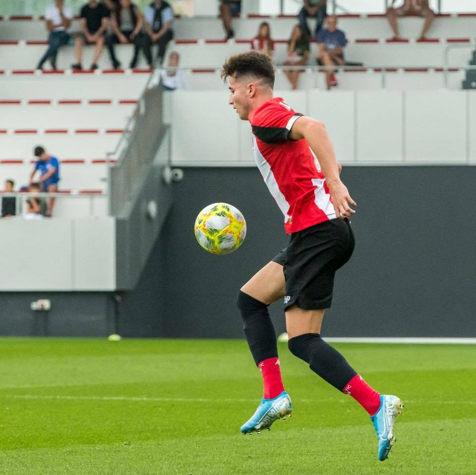 Jon Morcillo renueva hasta 2023 con el Athletic y mira al primer equipo