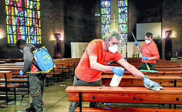 La limpieza y desinfección se multiplica en Vitoria ante la apertura de nuevos servicios