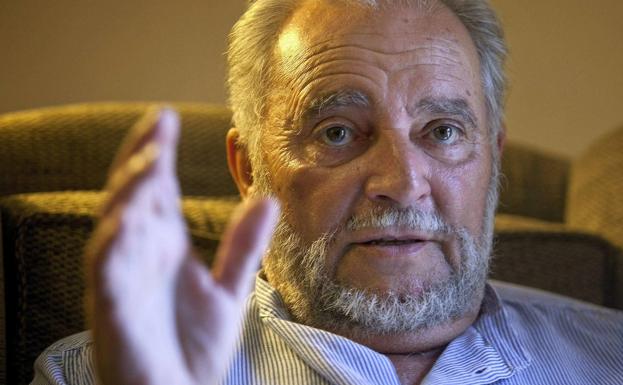 Julio Anguita, ingresado de urgencia en Córdoba por un problema grave cardíaco