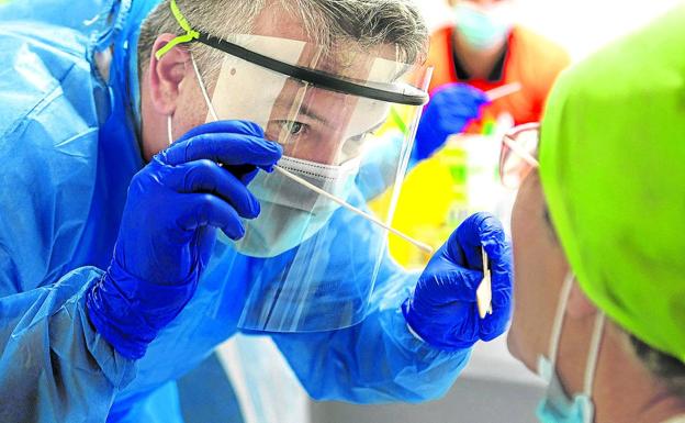 Médicos de familia piden reforzar la atención primaria para el control del virus