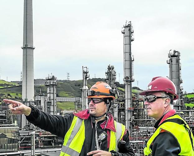 Petronor para el 40% de su refinería porque no hay demanda