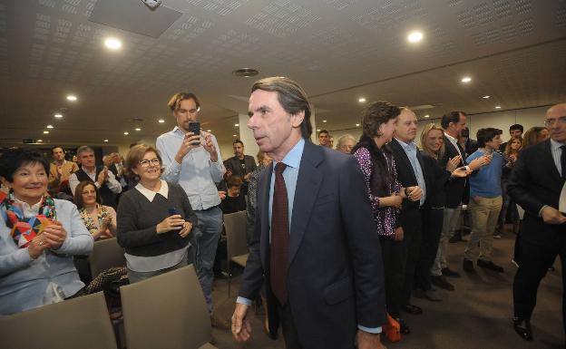 Aznar defiende a Ayuso de «los insultos de los hijos de Chávez»