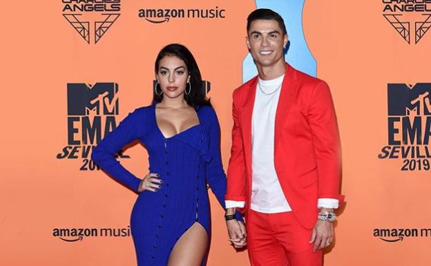 Georgina Rodríguez subasta la camiseta de Cristiano Ronaldo por una buena causa