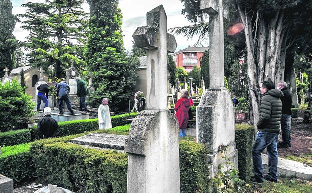 El Salvador y Santa Isabel se reabren a visitas y entierros con quince acompañantes