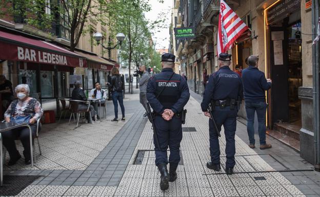 Bilbao advierte por carta a los hosteleros que deben evitar desmanes en las terrazas