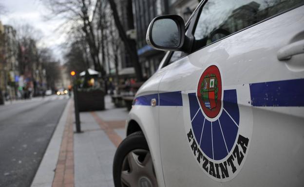 La Ertzaintza detiene a un conductor en Galdakao por tráfico de drogas