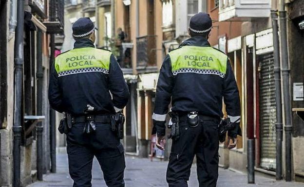 Detenido un hombre por agredir a su mujer y su hija en Vitoria