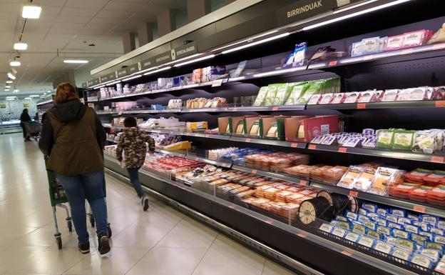 La OCU no detecta coronavirus en los envases de alimentos del supermercado