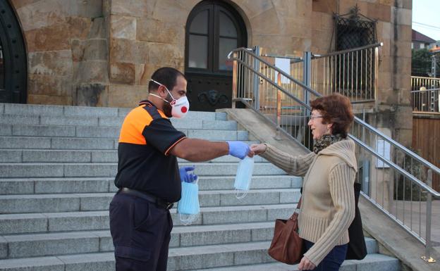 Comienza el reparto de 46.000 mascarillas en 22 pueblos alaveses