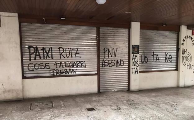 Bildu no «condena» las pintadas en las sedes de PNV y PSE en Sopela porque supone «criminalizar la libertad de expresión»
