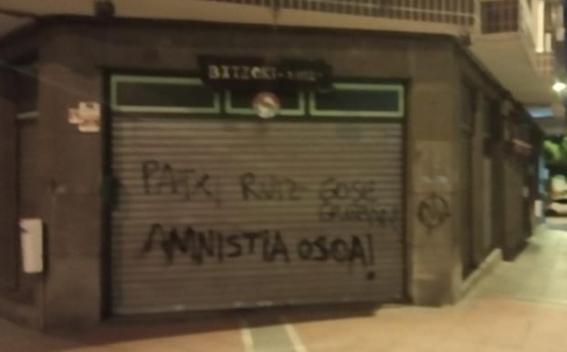Nuevo ataque con pintadas en el batzoki de Basauri con las siglas del PNV dentro de una diana