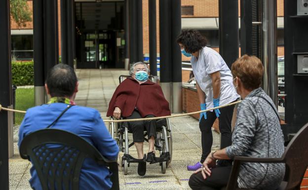 Álava permite solo visitas a los mayores con demencias en las residencias