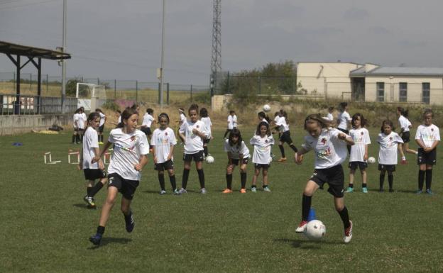 Fundación Vital cancela su campus de deporte femenino