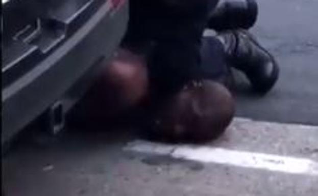 Muere en directo a manos de la policía en Estados Unidos