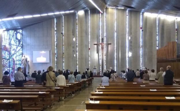 Las parroquias vizcaínas empiezan a celebrar funerales por los fallecidos durante la pandemia