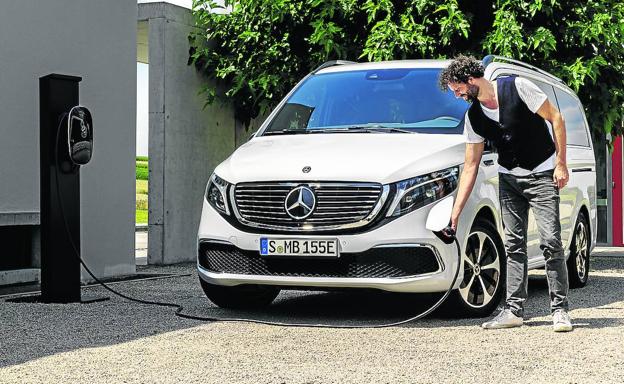 Mercedes lanza al mercado el lujoso Clase V eléctrico 'made in' Vitoria