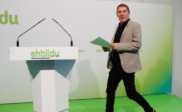 Otegi evita condenar los últimos ataques a partidos, pero rechaza que EH Bildu esté «detrás»