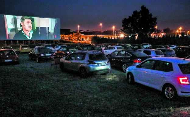 El autocine de Getxo completa el aforo en su reapertura con 'Tiburón'