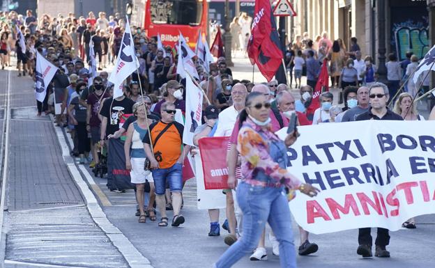 Los presos de ETA y la disidencia chocan en plena campaña de acoso a los partidos