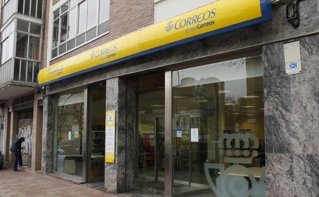 Correos abre más oficinas de tarde en Álava para facilitar el voto por correo