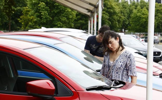 Las ventas de coches apenas remontan en mayo pese a la reapertura de los concesionarios