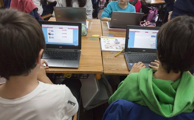 Educación adquirirá 20.000 portátiles para los alumnos