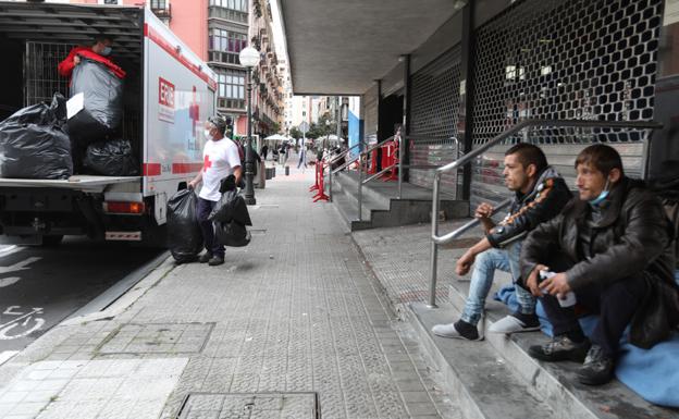 Bilbao comienza a abrir sus polideportivos el lunes tras realojar a los 'sin techo' que acogía en ellos