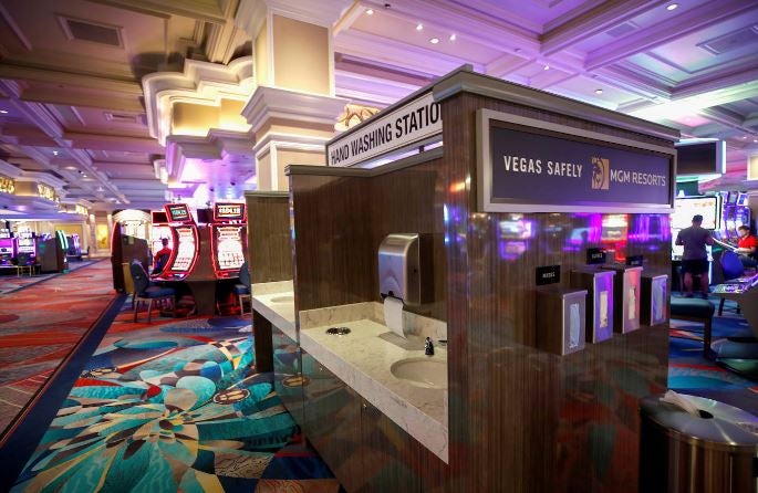 La vida vuelve a Las Vegas: ruleta y apuestas con mascarilla