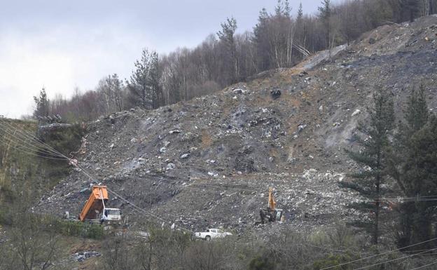 La catástrofe de Zaldibar vuelve a colarse en la campaña electoral entre críticas de la oposición a PNV y PSE
