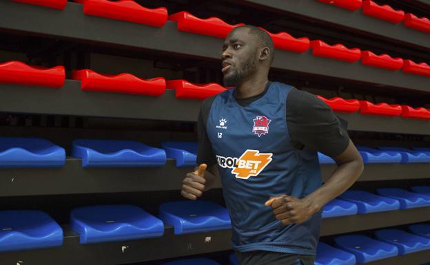 Diop: «Al final es una liga y hay que ganarla, da igual cuántos partidos juegues»