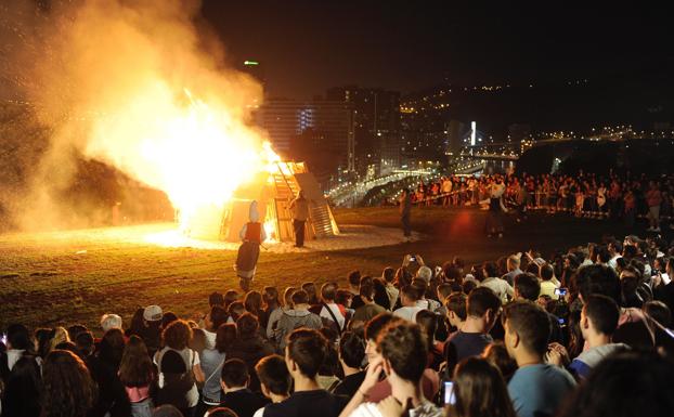 El Ayuntamiento de Bilbao no permitirá que se enciendan hogueras en la noche de San Juan