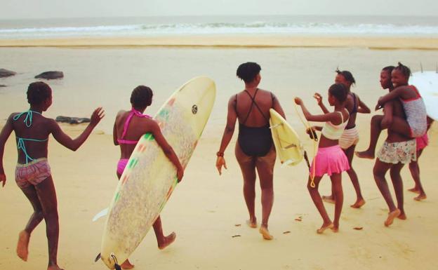 Black Girls Surf, la organización que ayuda a ser profesionales a las surfistas negras