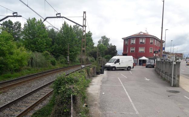Una de las mujeres arrolladas por el tren en Torrelavega intentó que la otra no se suicidara