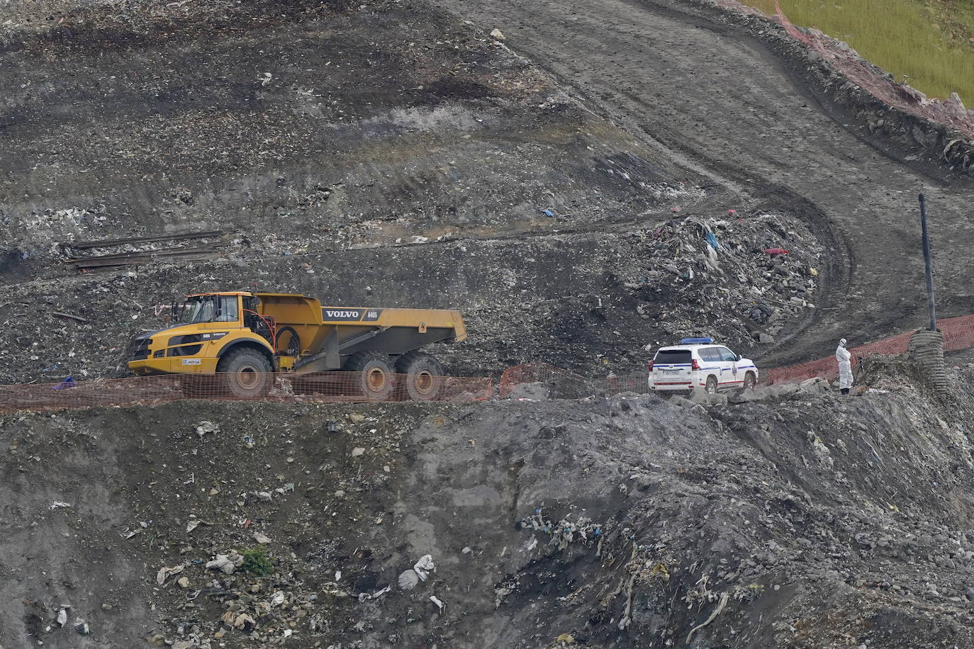 Un dique en el vertedero de Zaldibar permitirá reabrir en julio los cuatro carriles de la AP-8