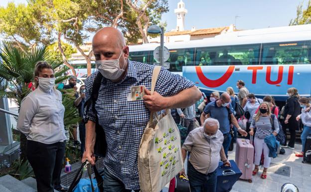 Llegan a Baleares los primeros turistas alemanes que no tendrán que pasar la cuarentena