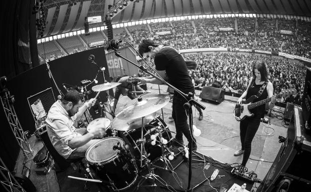 Nogen musika taldeak 'Mila aldiz' kanta kaleratu berri du