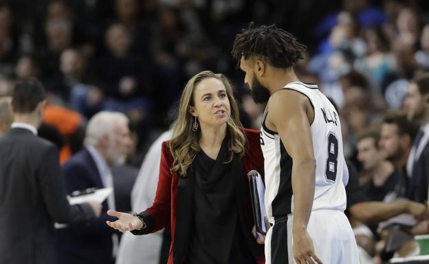 Becky Hammon, a punto de convertirse en la primera entrenadora de la NBA