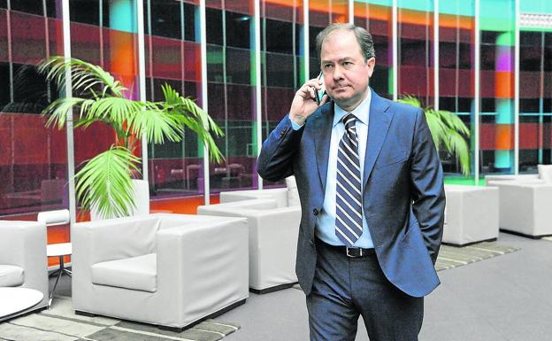 El director de la fundación bancaria Vital recupera el puesto tras su despido nulo