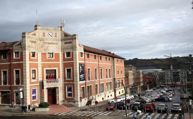 La asociación de vecinos denuncia que la ampliación del hospital de Basurto «sobresatura» la zona de hormigón