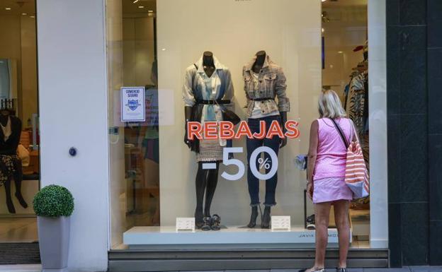 Las grandes cadenas adelantan las rebajas mientras que el comercio local de Vitoria esperará