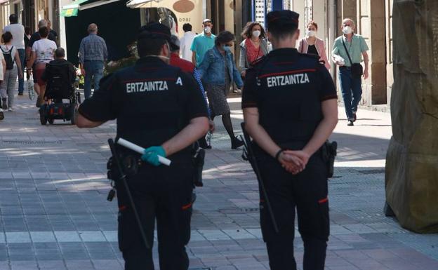 Detenido por golpear a su pareja y causarle heridas en la cara en su casa de Vitoria