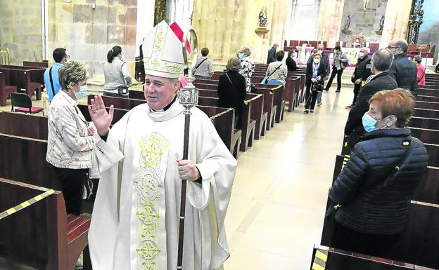 Las iglesias celebran funerales todos los días