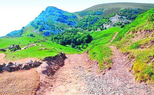 Los montañeros critican una pista en Arraba que «urbaniza el Gorbea para atraer turistas»