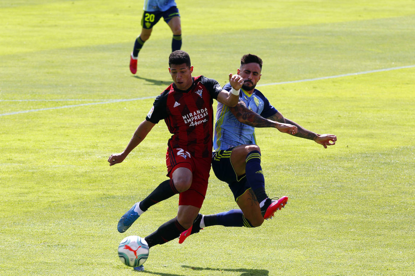 El Mirandés se rehace en la adversidad