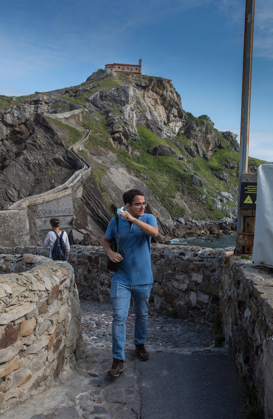 Así ha sido la vuelta de los visitantes a San Juan de Gaztelugatxe